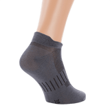 M-Tac Let Sportsokker i kort grå design til løb og udendørsaktiviteter. Ergonomisk og åndbart materiale til komfort.