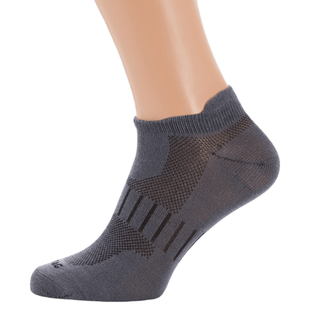 M-Tac Let Sportsokker - Korte åndbare løbesokker i grå med ergonomisk pasform og elastisk kant, perfekt til udendørsaktiviteter.