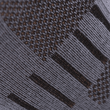 Nærbillede af åndbart materiale på M-Tac Let Sportsokker, designet til optimal komfort under løb og sport i varmt vejr.