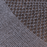 Tekstur af M-Tac Let Sportsokker i åndbart materiale med elastisk kant og ergonomisk design til løb og udendørsaktiviteter.