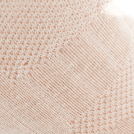 Detalje af M-Tac Let Sportsokker i åndbart materiale, perfekt til løb og udendørsaktiviteter i varmt vejr, med elastisk kant.