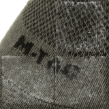 Close-up af M-Tac Let Sommersokker i åndbart materiale til løb og sport, 85% bomuld, ergonomisk designet.