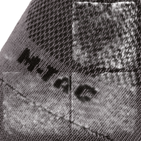 Nærbillede af M-Tac Let Sommersokker i åndbart materiale, perfekte til løb og sport i varmt vejr.