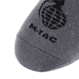 Billede af M-Tac Let Sommersokker Grenader i grå, designet til mænds udendørs aktiviteter, med ergonomisk pasform og originalt garnmønster.