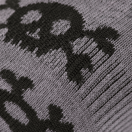 M-Tac Let Sommersokker Pirate Skull i let og åndbart materiale med ergonomisk design til løb og udendørs aktiviteter i varmt vejr.