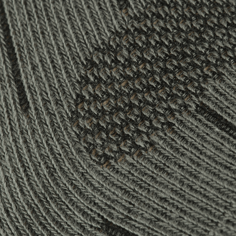 Nærbillede af M-Tac Taktiske Sokker Ranger med elastisk kant og anatomisk pasform for komfort og varme- og fugtregulering.