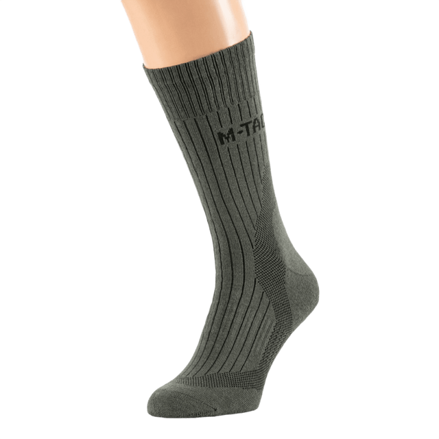M-Tac Sokker Mid Calf Mk.4 i olivengrøn farve med polstring og thermozoner for optimal beskyttelse til trekking og aktiv brug.