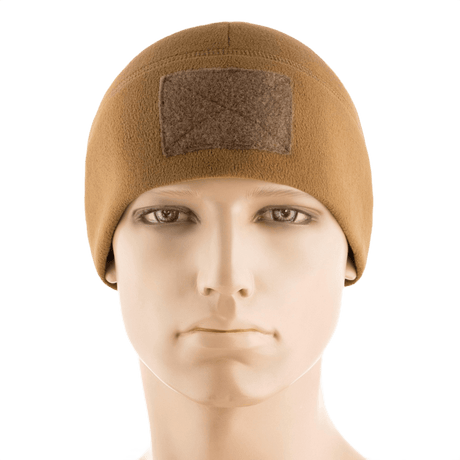 M-Tac Fleece Tactical Watch Cap Beanie m. Patch Panel i brun farve på mannequin, ideel til taktisk brug og udendørs aktiviteter.