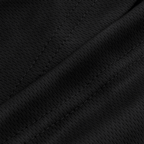 Nærbillede af M-Tac Sweating Ninja-Balaclava's polyesterstof, der effektivt transporterer fugt og beskytter mod støv.