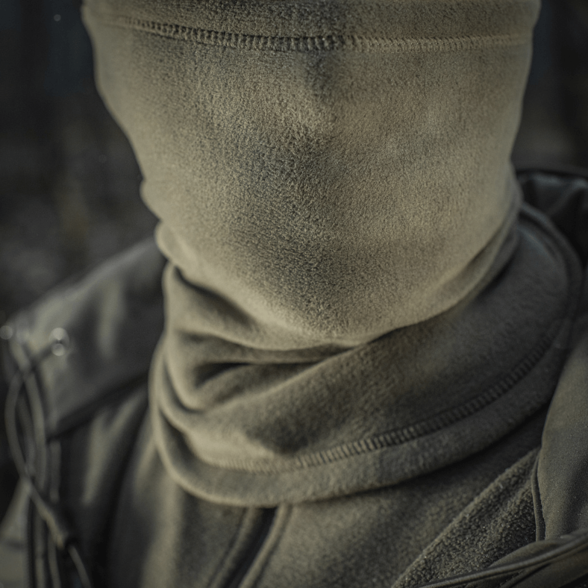 M-Tac Tube Scarf Polartec multifunktionelt halstørklæde i Polartec Micro Series fleece, ideel til udendørs aktiviteter og kolde årstider.