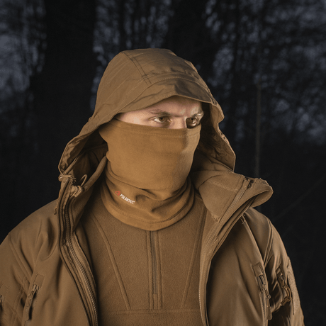 M-Tac Tube Scarf Polartec anvendt som ansigtsmaske til beskyttelse mod vind, støv og regn i udendørs omgivelser