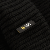Nærbillede af M-Tac Watch Cap 100% Akryl med sort stof og M-Tac logo, ideel til koldt vejr. Lav profil og industrielt dobbeltstrik.