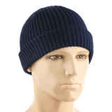 M-Tac Watch Cap 100% Akryl i marineblå strik med dobbelt opslag, ideel til koldt vejr, vises på mannequin.