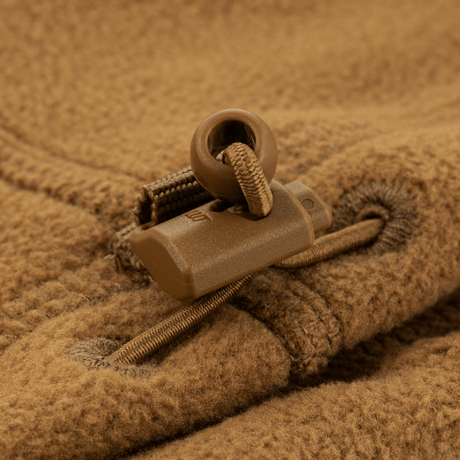 Nærbillede af M-Tac Anatomisk Snood Justerbar Elite Fleece (320 g/m²) med brun snøre og anti-pilling fleece materiale.