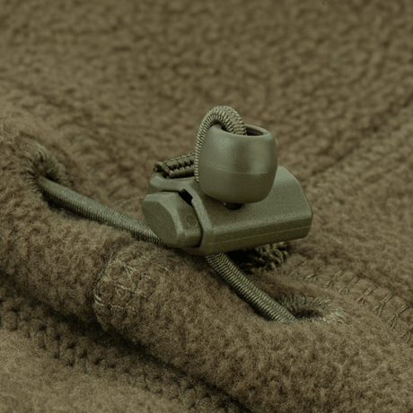 Detalje af justerbar snøre på M-Tac Anatomisk Snood Justerbar Elite Fleece (320 g/m²), viser robust grønt design.