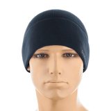 M-Tac Fleece Watch Cap Light Polartec på mannequin-hoved, vinterhue i Polartec fleece, sort farve, beskytter mod kulde og vind.