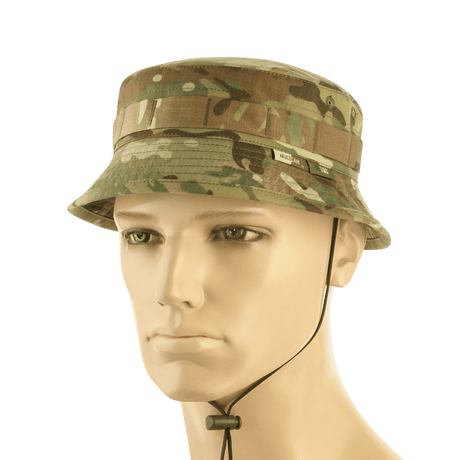 M-Tac Panama Hat Gen.II NYCO i camouflagemønster med MOLLE-interface og justerbar snor på mannequinhoved.