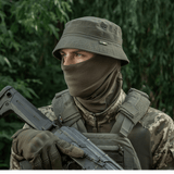 M-Tac Panamahat Gen. II Summer Flex på en person klædt i camouflagetøj med en halvmaske og en rifel, i en skovscene.