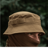 M-Tac Panamahat Gen. II Summer Flex, brun panamahat med semi-rigid skygge, ideel til sommergebrug med solbeskyttelse, set på model.