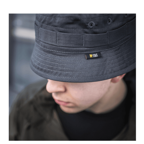 M-Tac Panamahat Gen. II Flex Rip-Stop i brug, komfortabel og slidstærk hat til hverdag i varmt vejr, lavet af rip-stop stof.