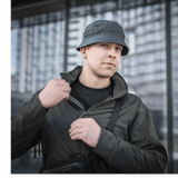 M-Tac Panamahat Gen. II Flex Rip-Stop båret af mand i afslappet udendørs stil