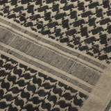 Nærbillede af M-Tac Shemagh Tørklæde i klassisk arabisk kufia-design, 100% bomuld, størrelse 110x110 cm, til beskyttelse mod sol, sand, vind.