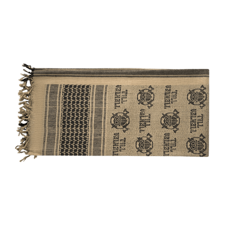 M-Tac Shemagh Tørklæde Til Valhall i 100% bomuld med "Til Valhall" motiv, beskytter mod sol, sand og vind, 105x105 cm.