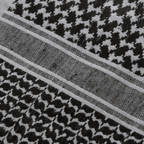 Sort og grå M-Tac Tæt Shemagh Tørklæde, 100% bomuld, traditionelt arabisk mønster til sol- og vindbeskyttelse. Taktisk og outdoor brug.