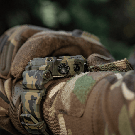 M-Tac Tactical Ur 2037 - robust ur med camouflagedesign, ideelt til taktisk brug og daglige aktiviteter. Funktioner inkluderer kompas.