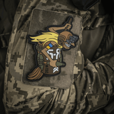 M‑Tac Patch Baba-Yaga Vertical på militærtøj inspireret af ukrainske UAV-operatører med GPNVG-18 natkikkert og PG-7M granater.