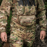 M-Tac Patch Flag 25x80 Mini Squares monteret på taktisk militærtøj i camouflage