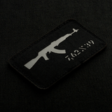 M-Tac AKM 7,62x39 Laser Cut Patch med Velcro, slidstærkt Cordura-materiale, designet med AKM-våbensymbol til taktisk brug.
