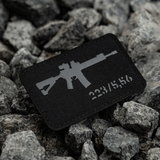 M-Tac AR-15 223/5,56 Laser Cut Patch med Velcro fastholdelse, Cordura 500D materiale, designet til taktisk brug, placeret på klipper.