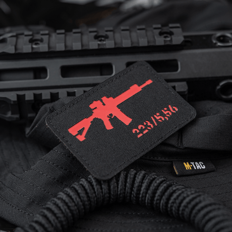 M-Tac AR-15 223/5,56 Laser Cut Patch med Velcro fastgjort på taktisk udstyr, slidstærk patch til militær, airsoft og outdoor.