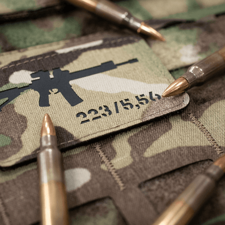 M-Tac AR-15 223/5,56 Laser Cut Patch på camouflage med ammunition, Velcro bagside, Cordura 500D, taktisk design, holdbar til outdoor