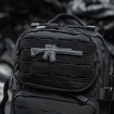 M-Tac AR-15 3D PVC Patch på rygsæk, taktisk morale patch med Velcro, slidstærk til udendørs brug og militær.
