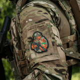 M-Tac Patch Tiger Green Tape PVC på kamouflagejakke, viser 3D patriotisk tiger med AR-15, hjelm og plate carrier. Størrelse: 9x7 cm.