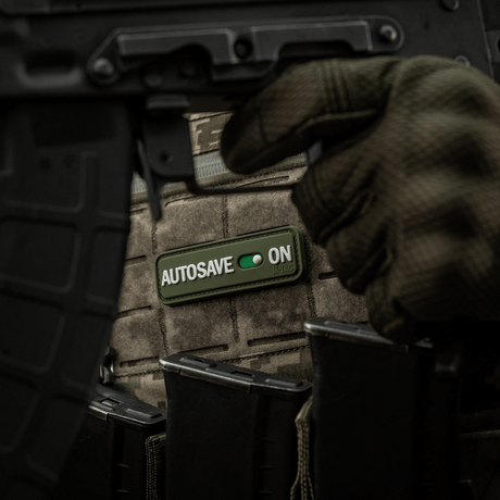 M-Tac Patch Autosave PVC på taktisk vest med 3D-effekt og velcro-bagside, perfekt til tøj og udstyr, materiale PVC, dimensioner 8x2.5 cm