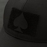 M‑Tac Patch Spades Laser Cut fastgjort på sort casket. Taktisk patch med laserudskåret "Ace of Spades"-symbol. Perfekt til militærbrug.