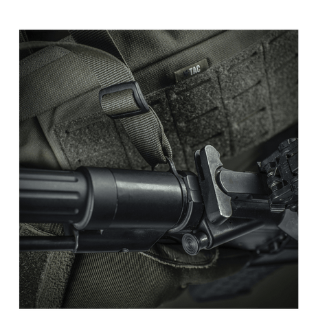 M-Tac Universal Våbenrem monteret på gevær for let håndtering og komfort med enkelt- og to-punkts fastgørelsessystem.