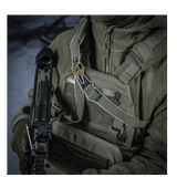 M-Tac Universal Våbenrem i brug på en person iført taktisk udstyr