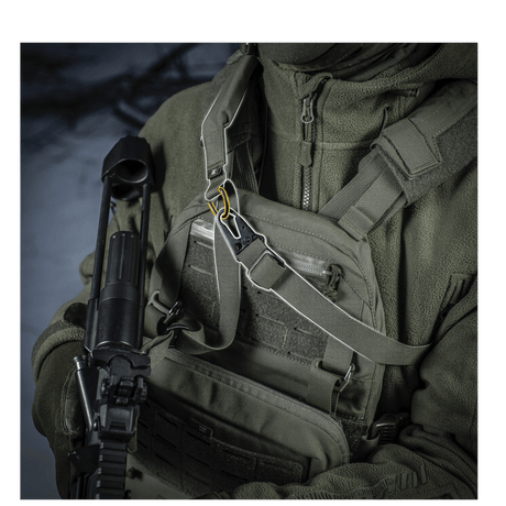 M-Tac Universal Våbenrem i brug på en person iført taktisk udstyr