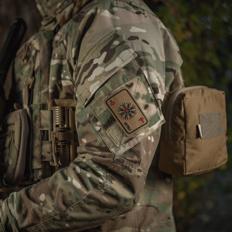 M-Tac Patch Kort Helm of Horror (Broderi) på camouflageuniform, broderet Cordura 500D, ægishjálmur symbol, fastgjort med velcro, 8x5 cm