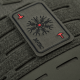 M-Tac Patch Kort Helm of Horror (Broderi) med ægishjálmur design, holdbart broderet Cordura 500D materiale, 8x5 cm, Velcro fastgørelse.