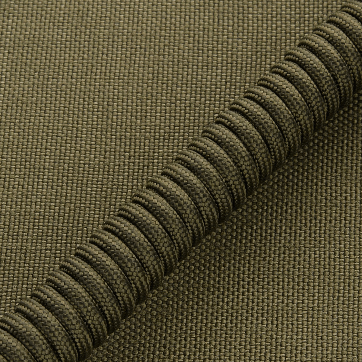 M-Tac Safety Cord Medium Universal med spiralcord i spiral design for fleksibel fastgørelse af udstyr, D-ring og MOLLE-montering inkluderet.