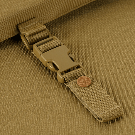 M-Tac Siddeunderlag med bæltebeslag ARMOR, detaljeret bæltebeslag i robust Cordura 1000D, ideel til kolde og fugtige omgivelser.