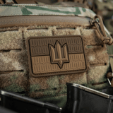 M-Tac patch Ukraine Flag med ZSU Trident PVC vist på camouflage-baggrund, repræsenterer ukrainsk stolthed og traditioner.
