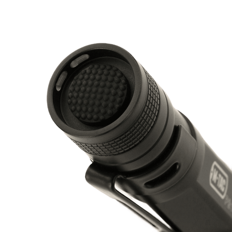 M-Tac Lommelygte P21 - kompakt og lysstærk LED-lommelygte i aluminium, ideel til EDC og outdoor brug, med Cree XR-E P4-WC LED.