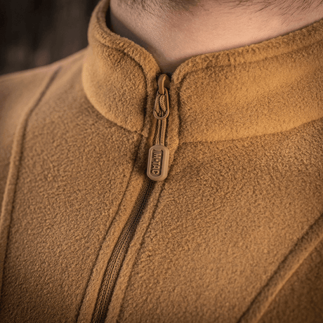 M-Tac Delta Polartec Fleecejakke i brun farve med lynlåsdetalje, fremstillet af åndbart og varmt Polartec® Micro Series-fleece