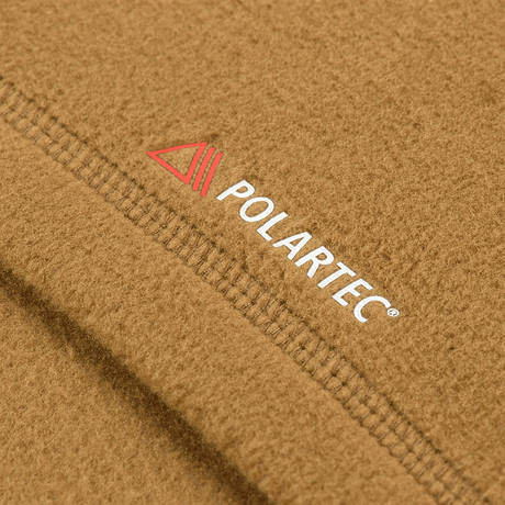 M-Tac Delta Polartec Fleecejakke, brun Polartec® Micro Series-fleece tekstur, varmeisolerende materiale, nærbillede af logo